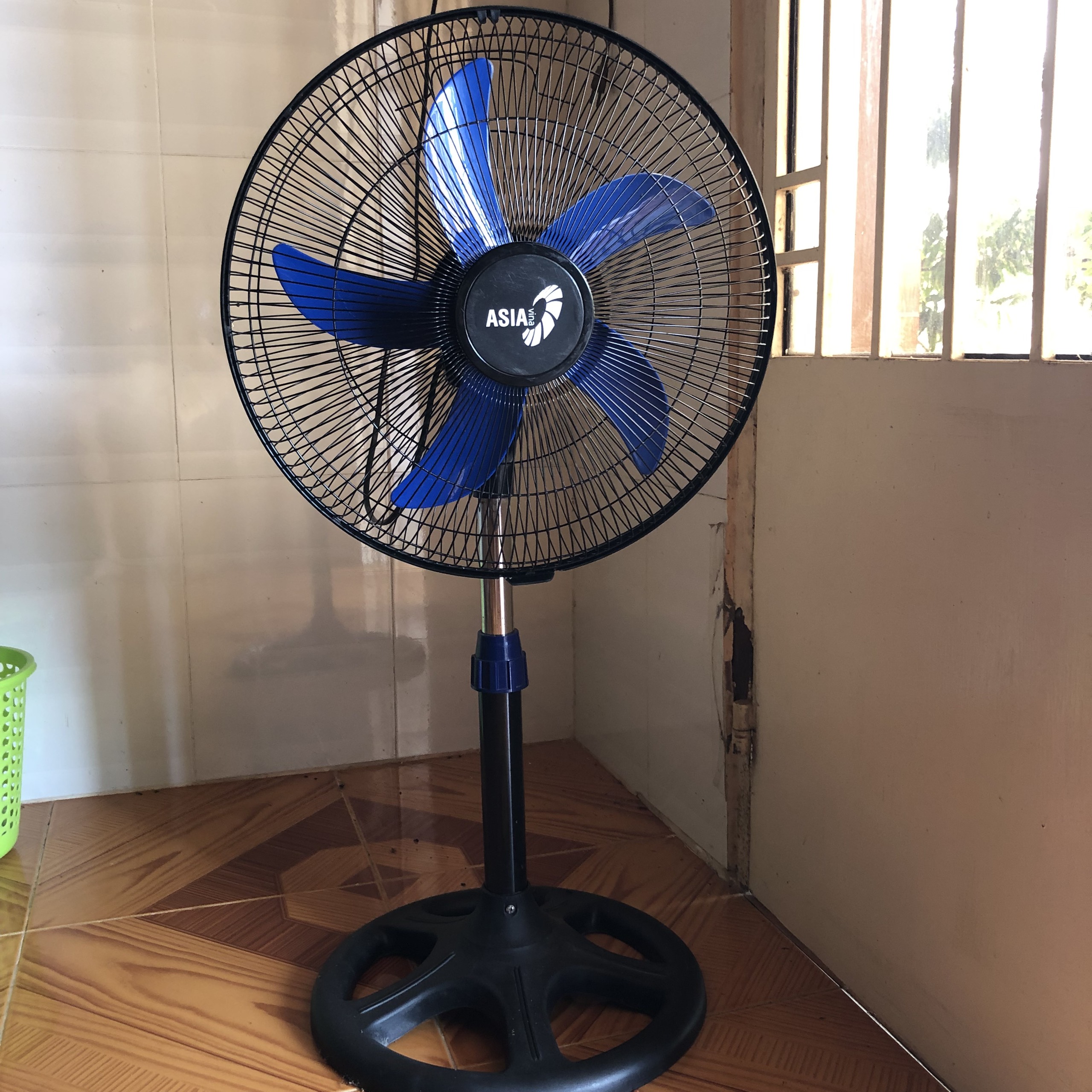 Quạt lửng Lifan QL-616