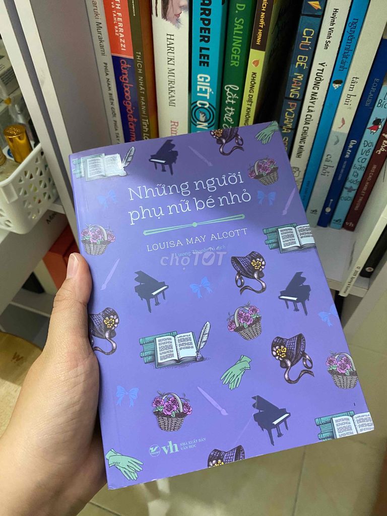 Sách những người phụ nữ bé nhỏ - còn mới