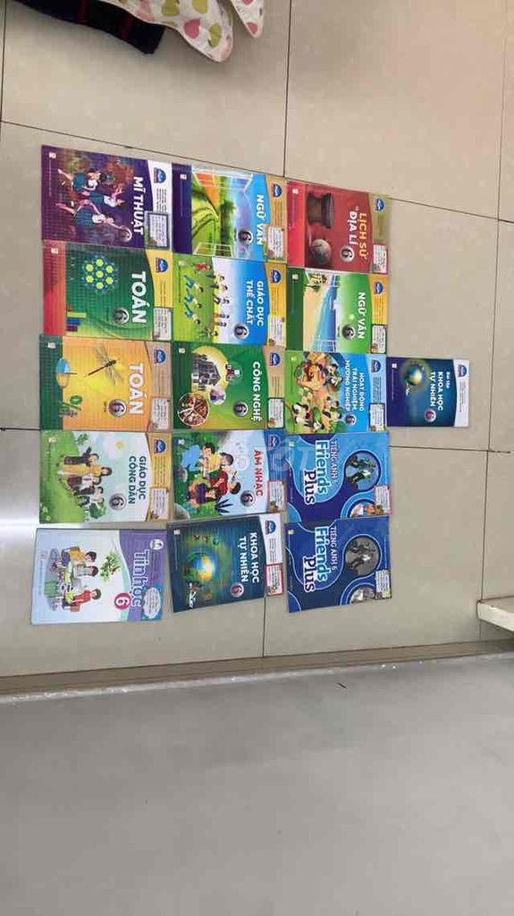 Bộ sách giáo khoa lớp 6 - còn mới